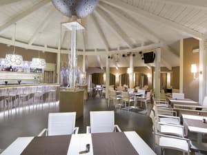 thumbnail: Bar (on property)