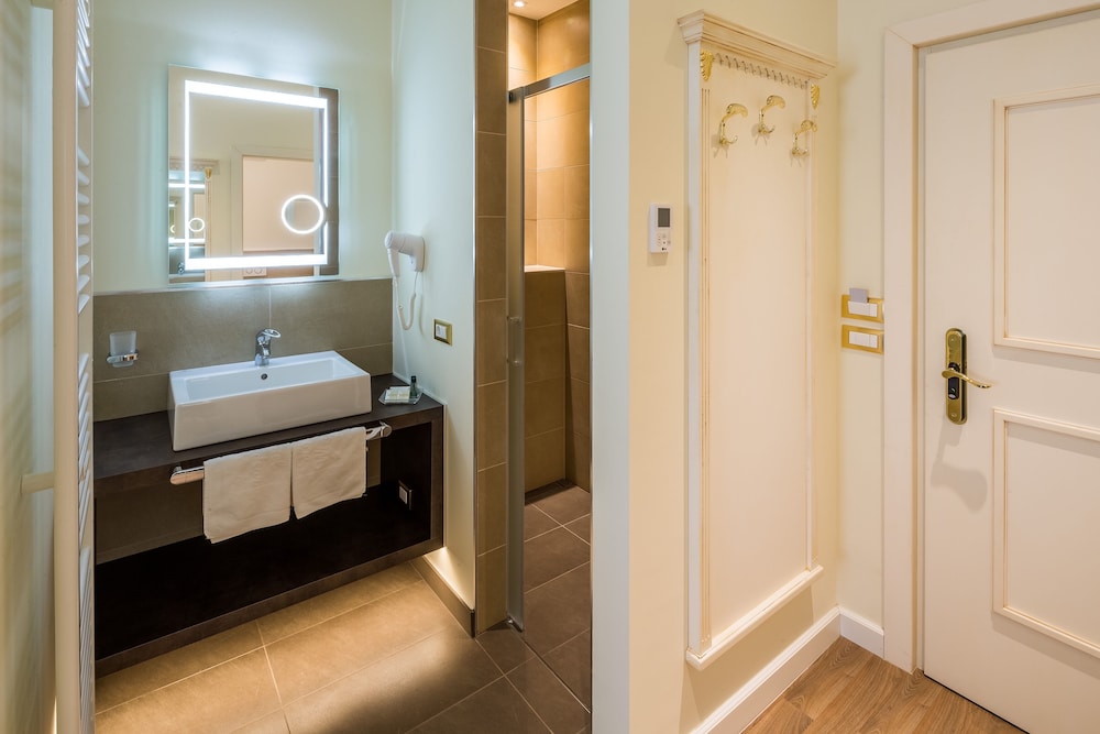 Bathroom shower