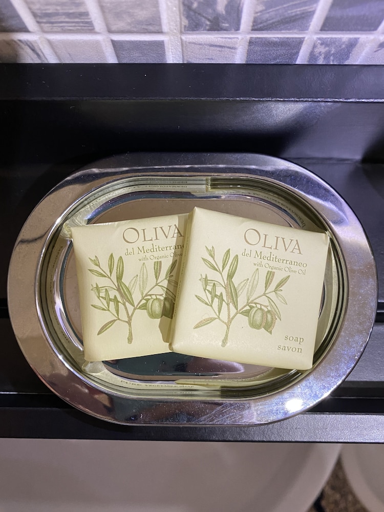 Bathroom amenities