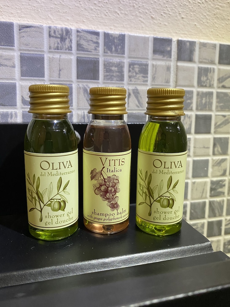 Bathroom amenities