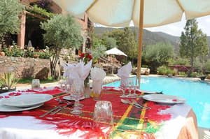 thumbnail: Outdoor dining