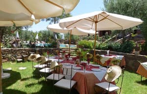 thumbnail: Outdoor dining