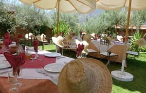 thumbnail: Outdoor dining