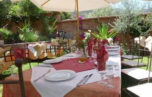 thumbnail: Outdoor dining