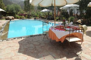 thumbnail: Outdoor dining