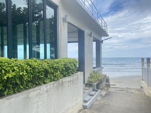 thumbnail: Front of property