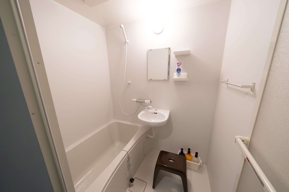 Deep soaking bathtub