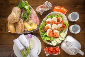 thumbnail: Room service - dining