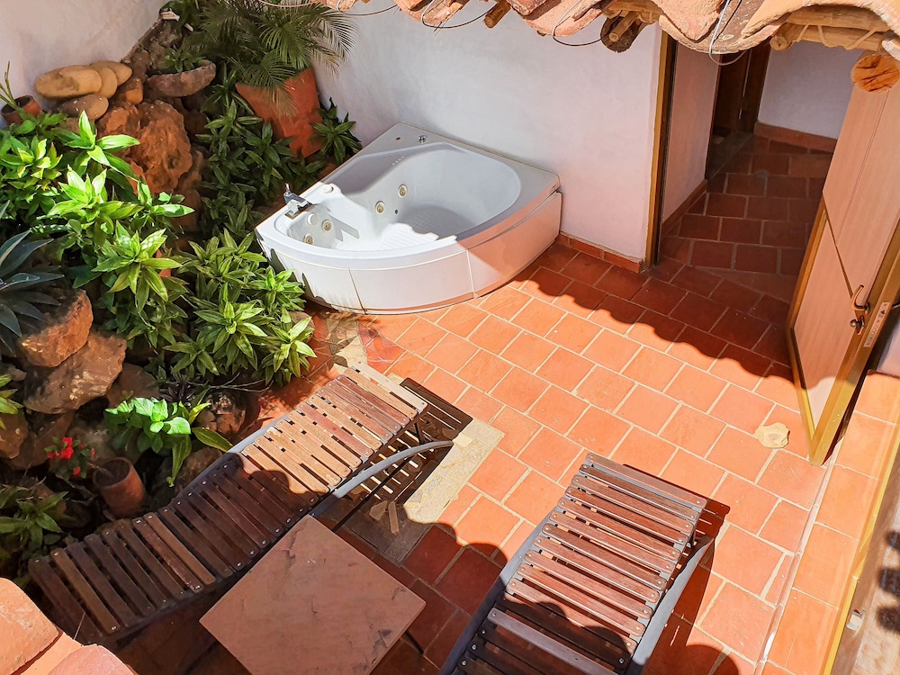 Private spa tub