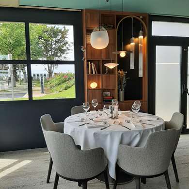 Dining,Dining Area,Restaurant,On-Site