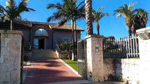 thumbnail: Property entrance