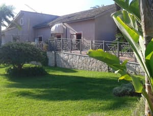 thumbnail: Front of property