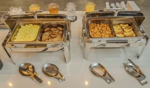 thumbnail: Breakfast area