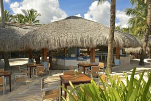 thumbnail: Poolside bar