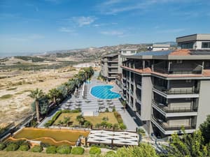 thumbnail: Front of property