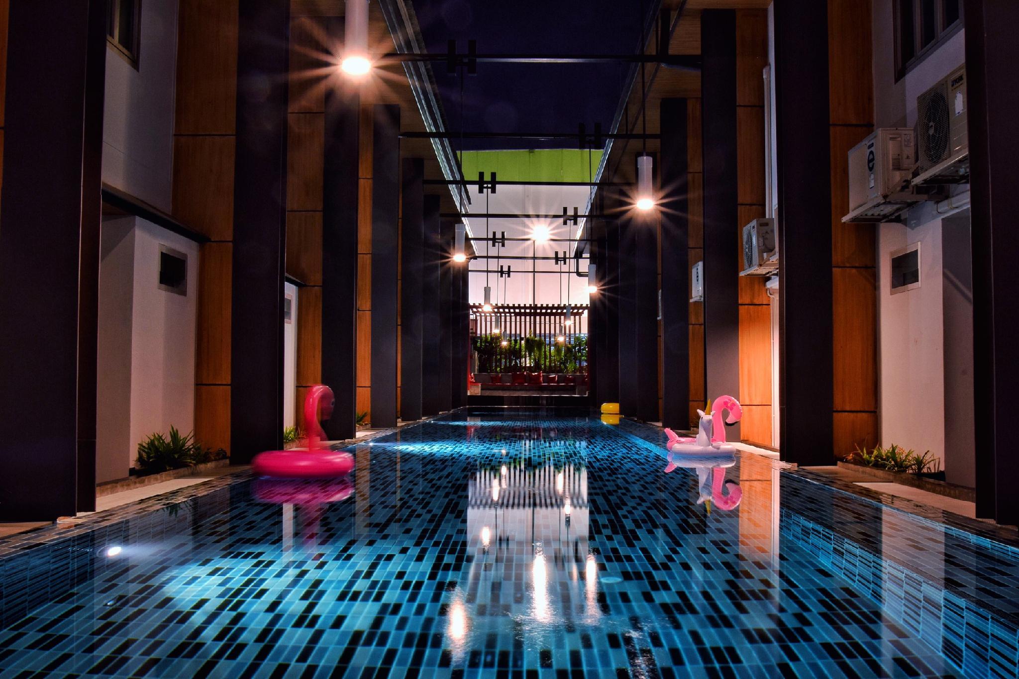 Swimming pool-spa
