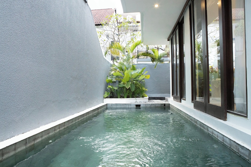 Private pool