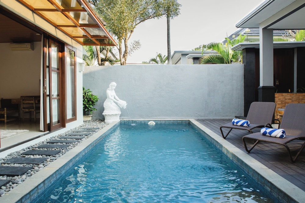 Private pool