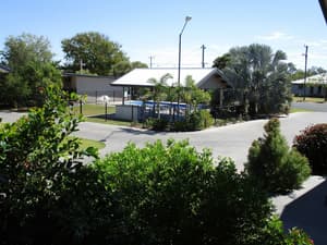 thumbnail: Outdoor dining