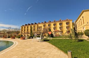 thumbnail: Exterior