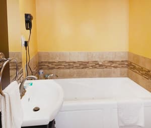 thumbnail: Deep soaking bathtub