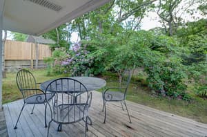 thumbnail: Outdoor dining