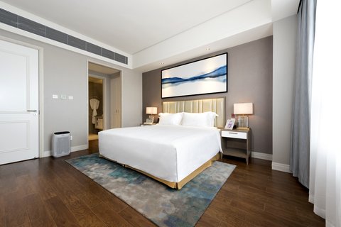 FPBTBedroom Deluxe Master Bedroom