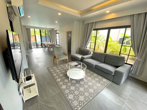 thumbnail: Interior entrance