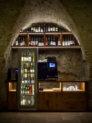 thumbnail: Bar (on property)
