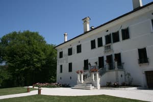 thumbnail: Front of property