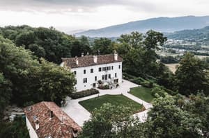 thumbnail: Front of property