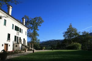 thumbnail: Front of property