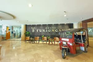 thumbnail: Interior entrance