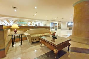 thumbnail: Lobby sitting area