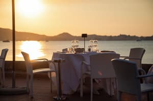 thumbnail: Couples dining