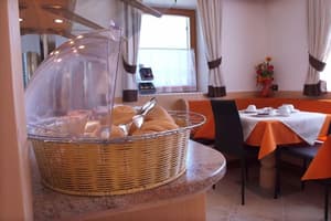 thumbnail: Breakfast area