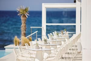 thumbnail: Outdoor dining