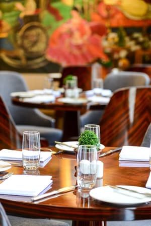 thumbnail: Couples dining
