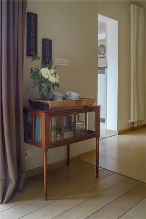 thumbnail: Interior detail