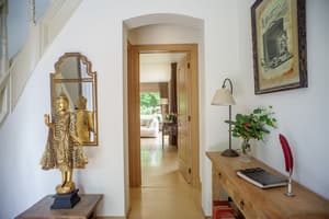 thumbnail: Interior entrance