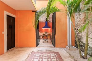 thumbnail: Interior entrance