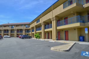 thumbnail: Exterior detail