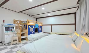 thumbnail: Interior entrance