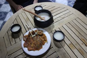 thumbnail: Family dining