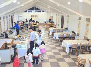 thumbnail: Breakfast area