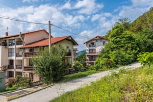thumbnail: Front of property