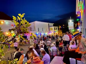thumbnail: Outdoor dining