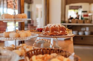 thumbnail: Breakfast area