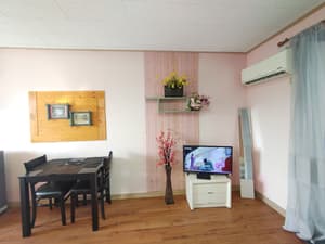 thumbnail: In-room dining