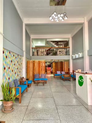 thumbnail: Lobby sitting area
